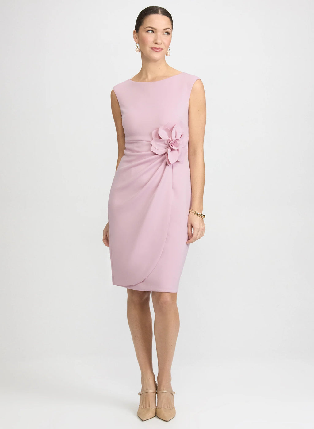 Vestido Corto Rosa con Detalle Floral