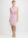Vestido Corto Rosa con Detalle Floral