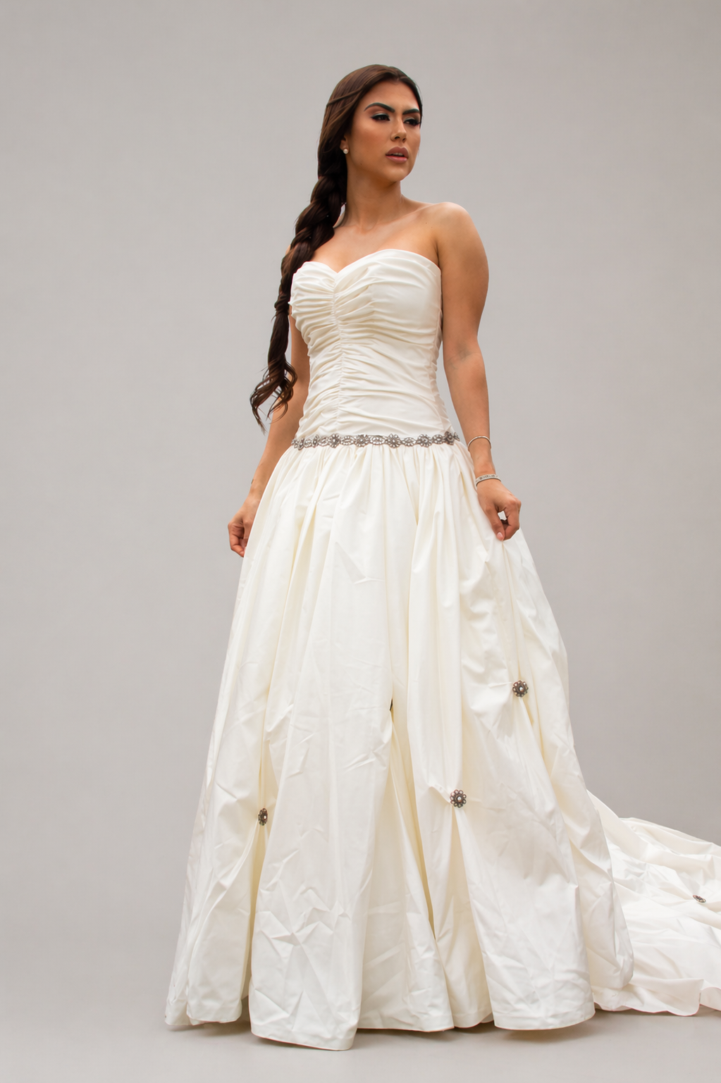 Vestido de Novia Strapless con Cola