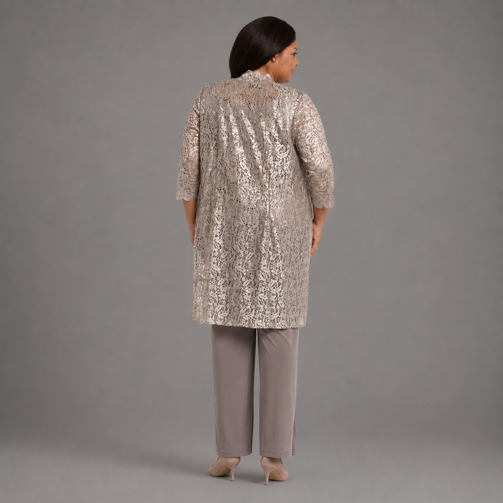 Traje de señora champagne con chaleco bordado