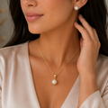 Juego de Collar y Aretes de Perla Dorado