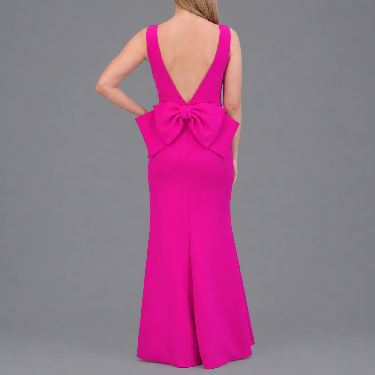 Vestido de Gala Fucsia con Detalle de Lazo en la Espalda