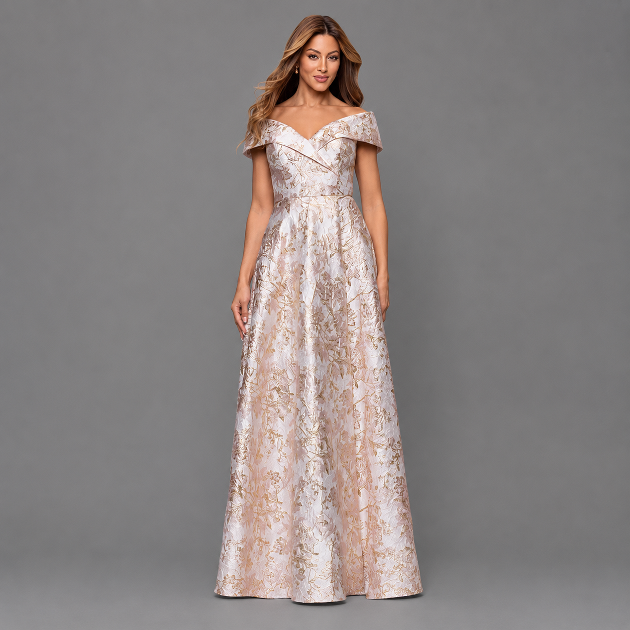Vestido de Gala Champagne con Bordado Floral y Hombros Caídos