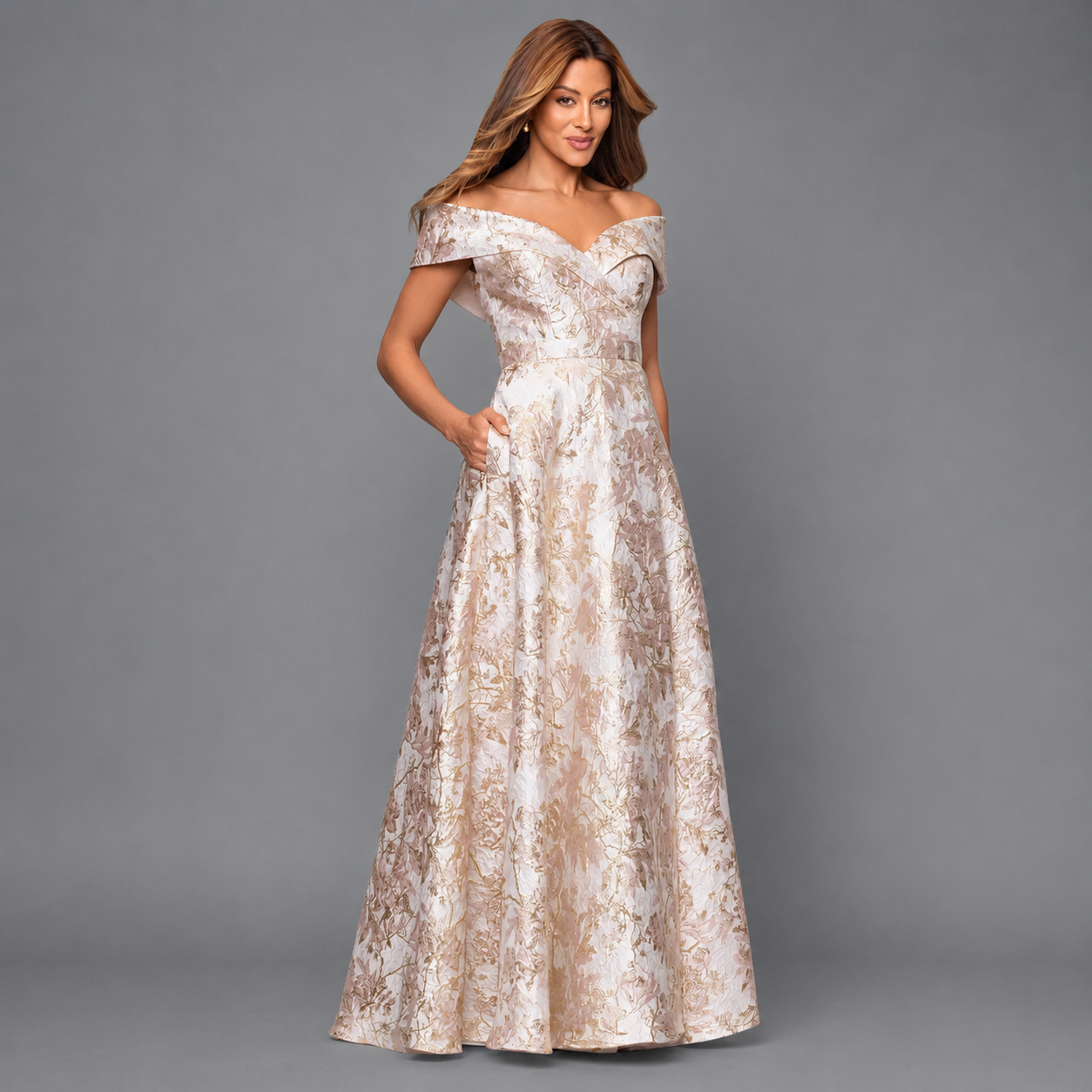 Vestido de Gala Champagne con Bordado Floral y Hombros Caídos