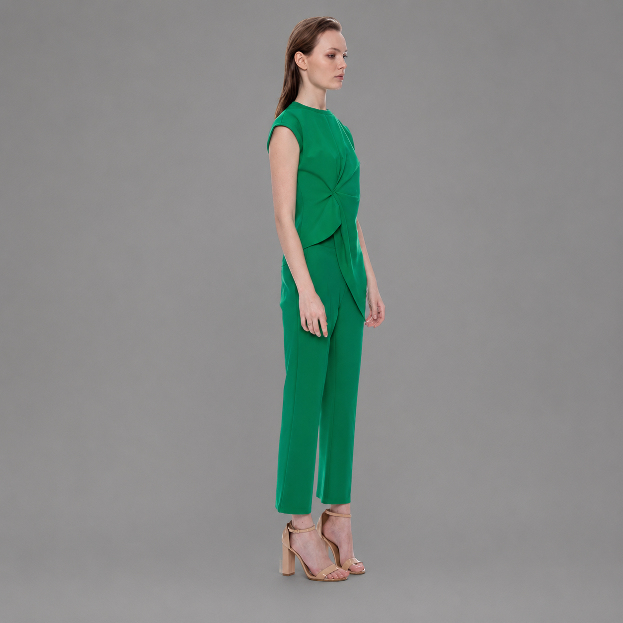 Blusa Verde con Textura Corrugada y Detalle Lateral