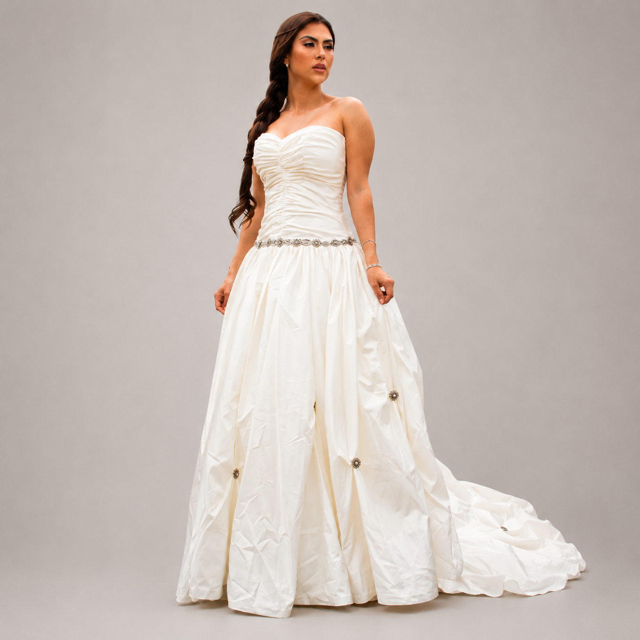 Vestido de Novia Strapless con Cola