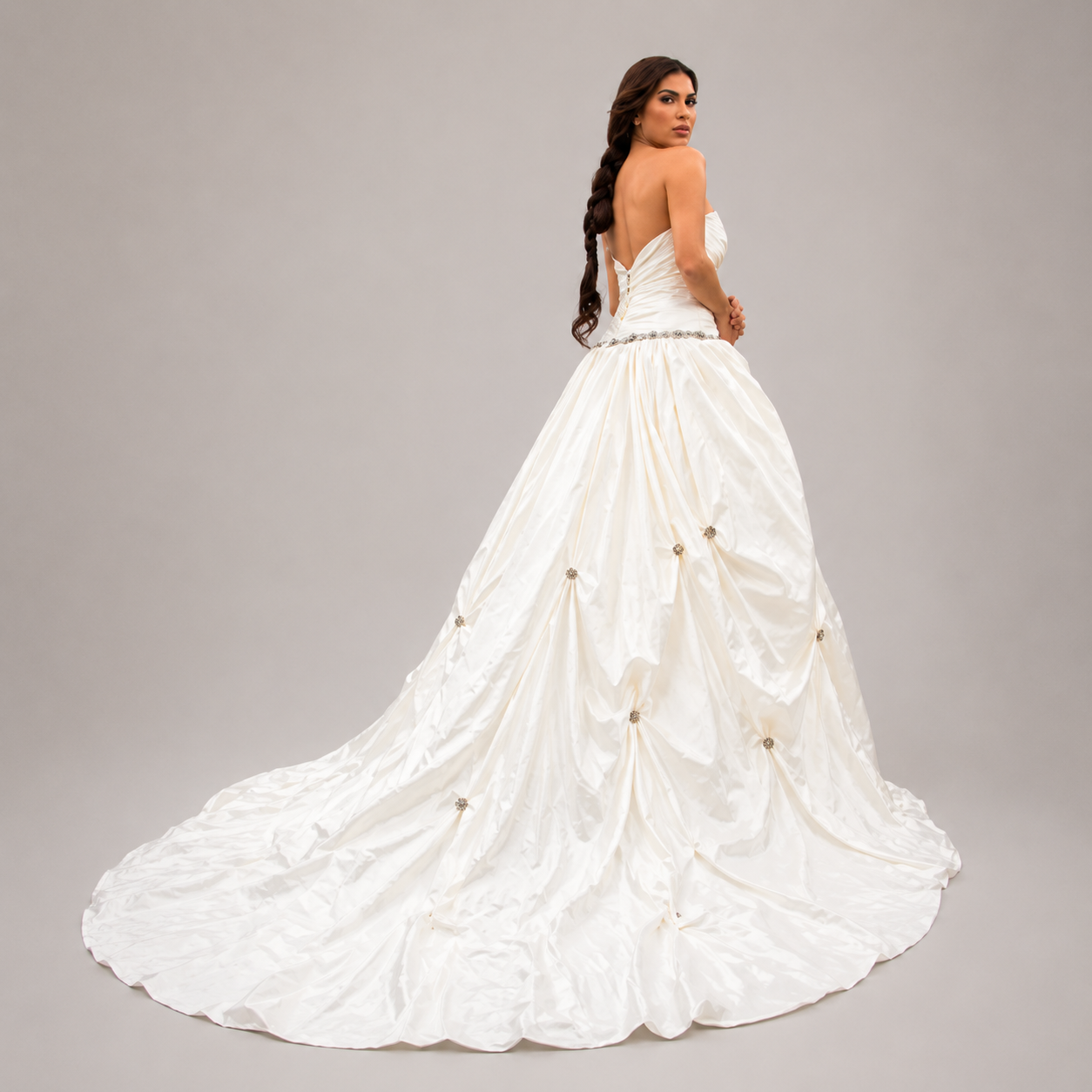 Vestido de Novia Strapless con Cola