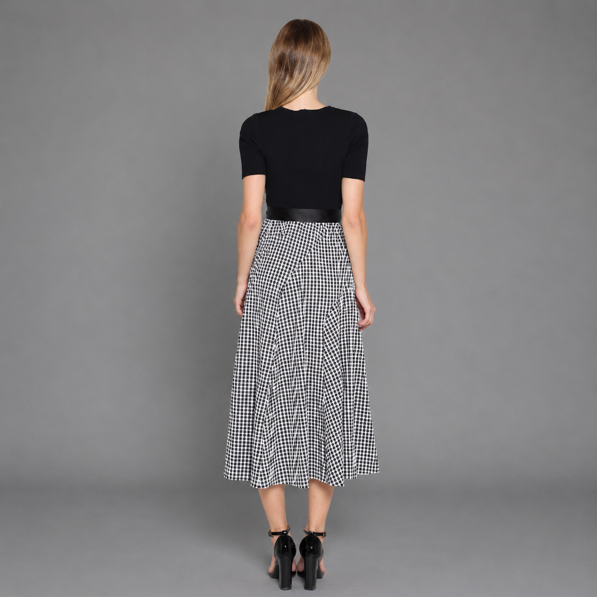 Vestido Midi Bicolor Negro y Gris con Manga Corta