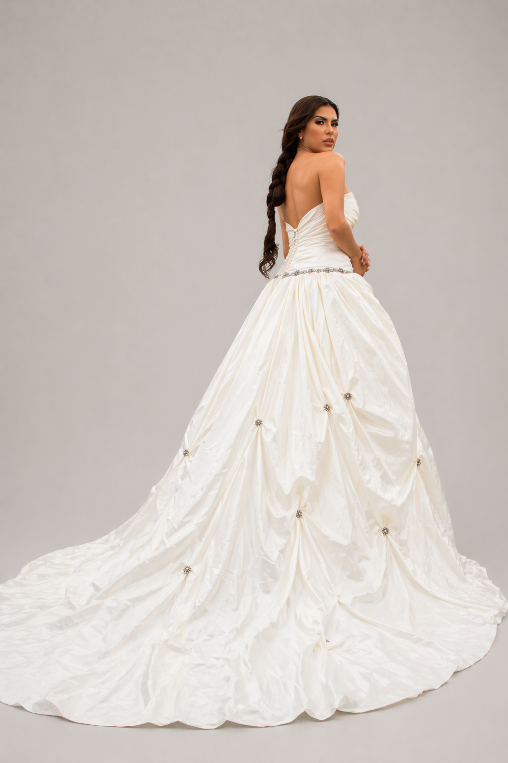 Vestido de Novia Strapless con Cola
