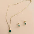 Juego de Arete y Cadena con Piedra Esmeralda