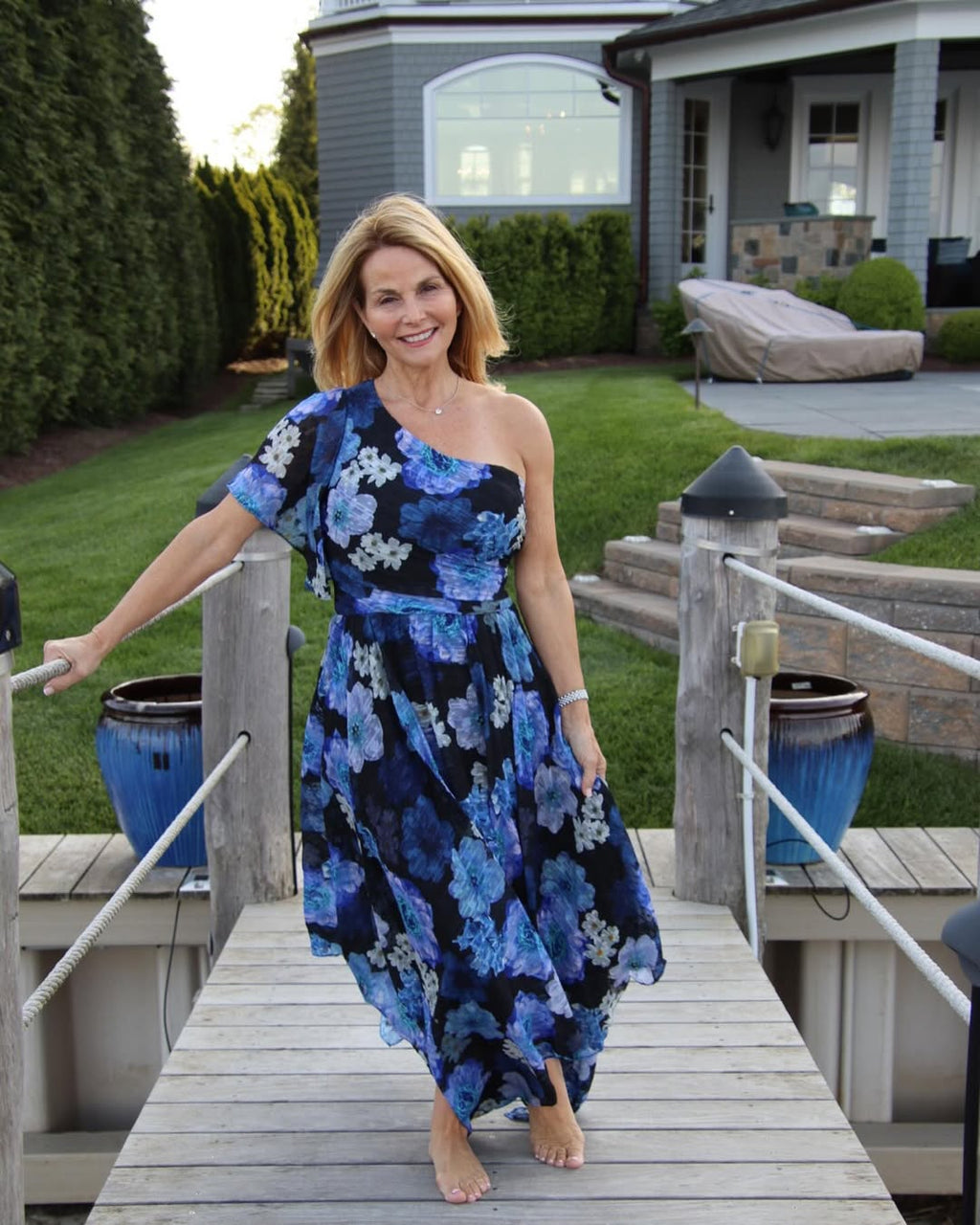Vestido Midi Floral Azul con Escote Asimétrico