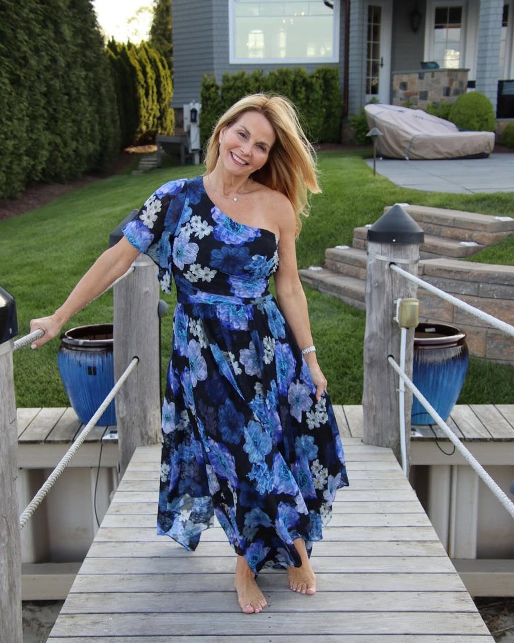 Vestido Midi Floral Azul con Escote Asimétrico