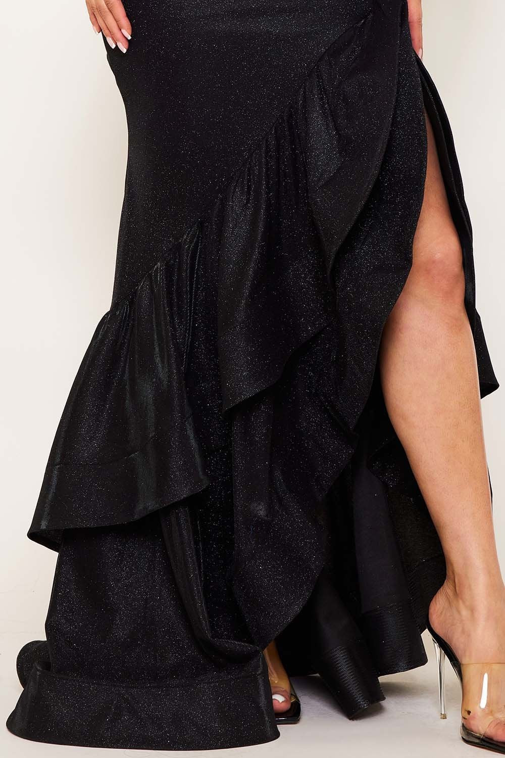 Vestido Largo Negro con Caída en Vuelos