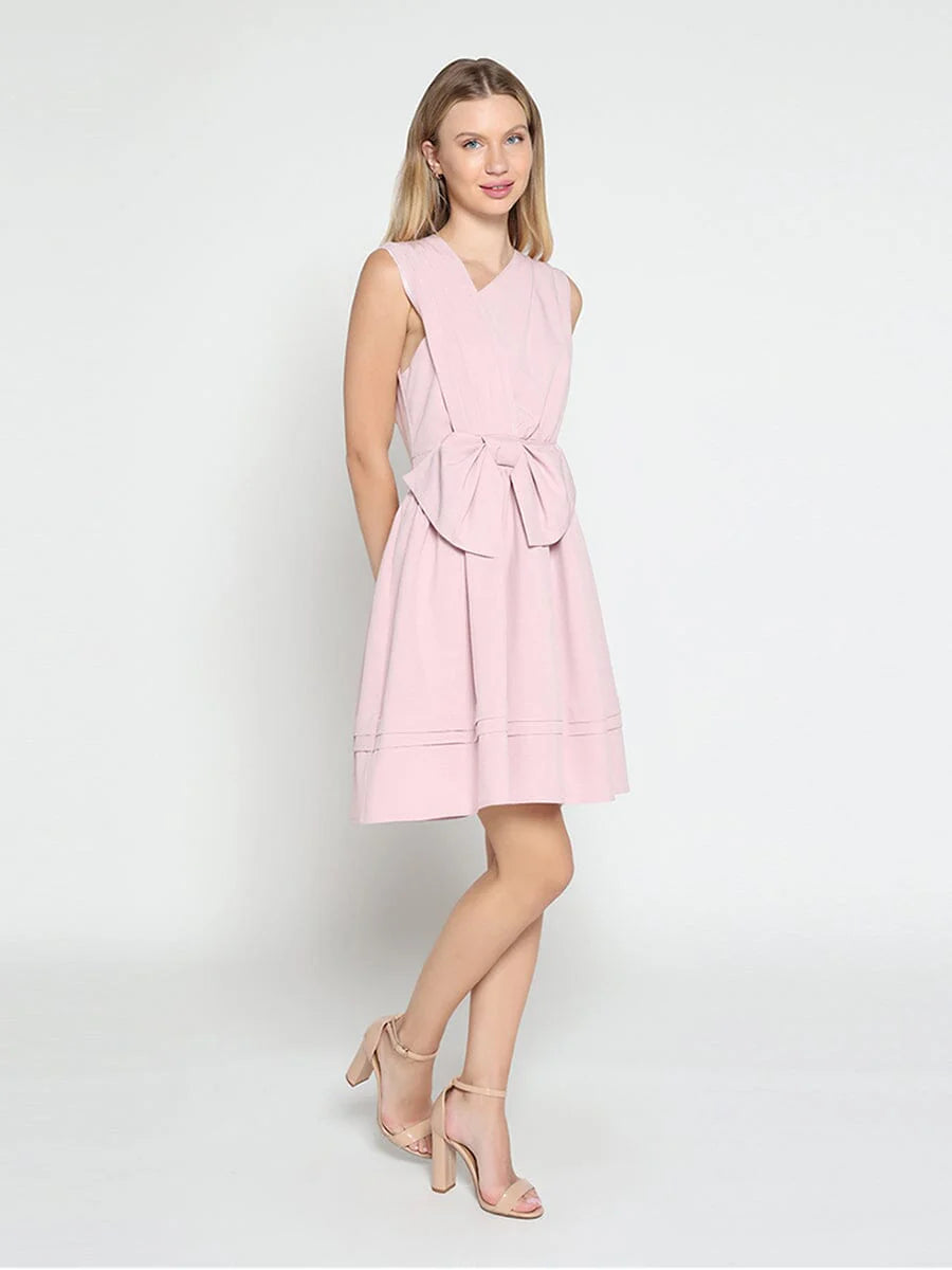 Vestido Corto Rosa con Detalle Plisado