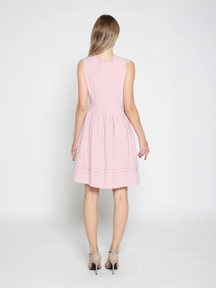 Vestido Corto Rosa con Detalle Plisado