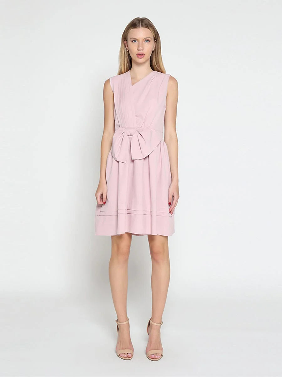 Vestido Corto Rosa con Detalle Plisado
