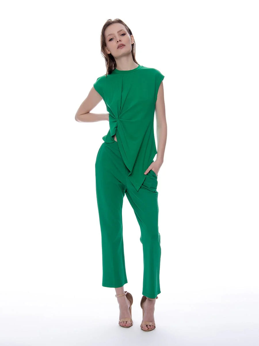 Blusa Verde con Textura Corrugada y Detalle Lateral